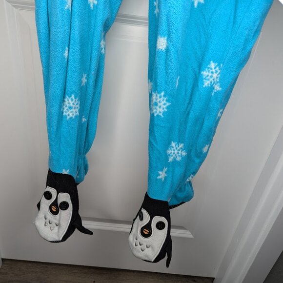 Nick & Nora Penguin and Snowflake One Piece PJ's Size Medium - Picture 2 of 3